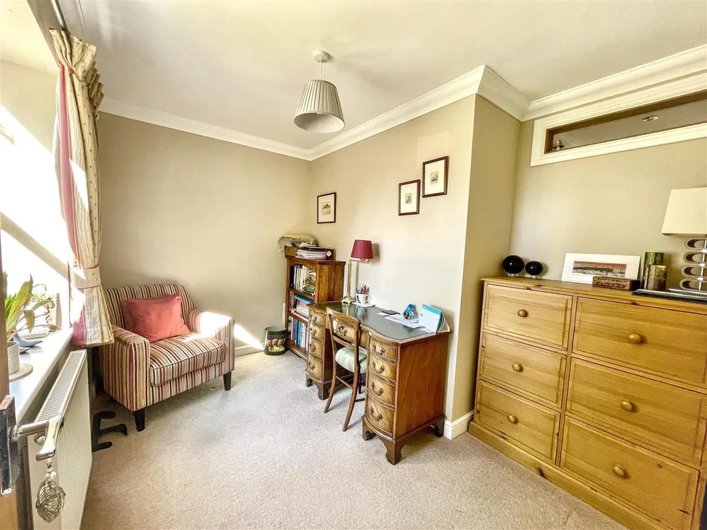 Property carousel item 9
