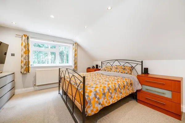 Foxholes, Weybridge, KT13 photo 8