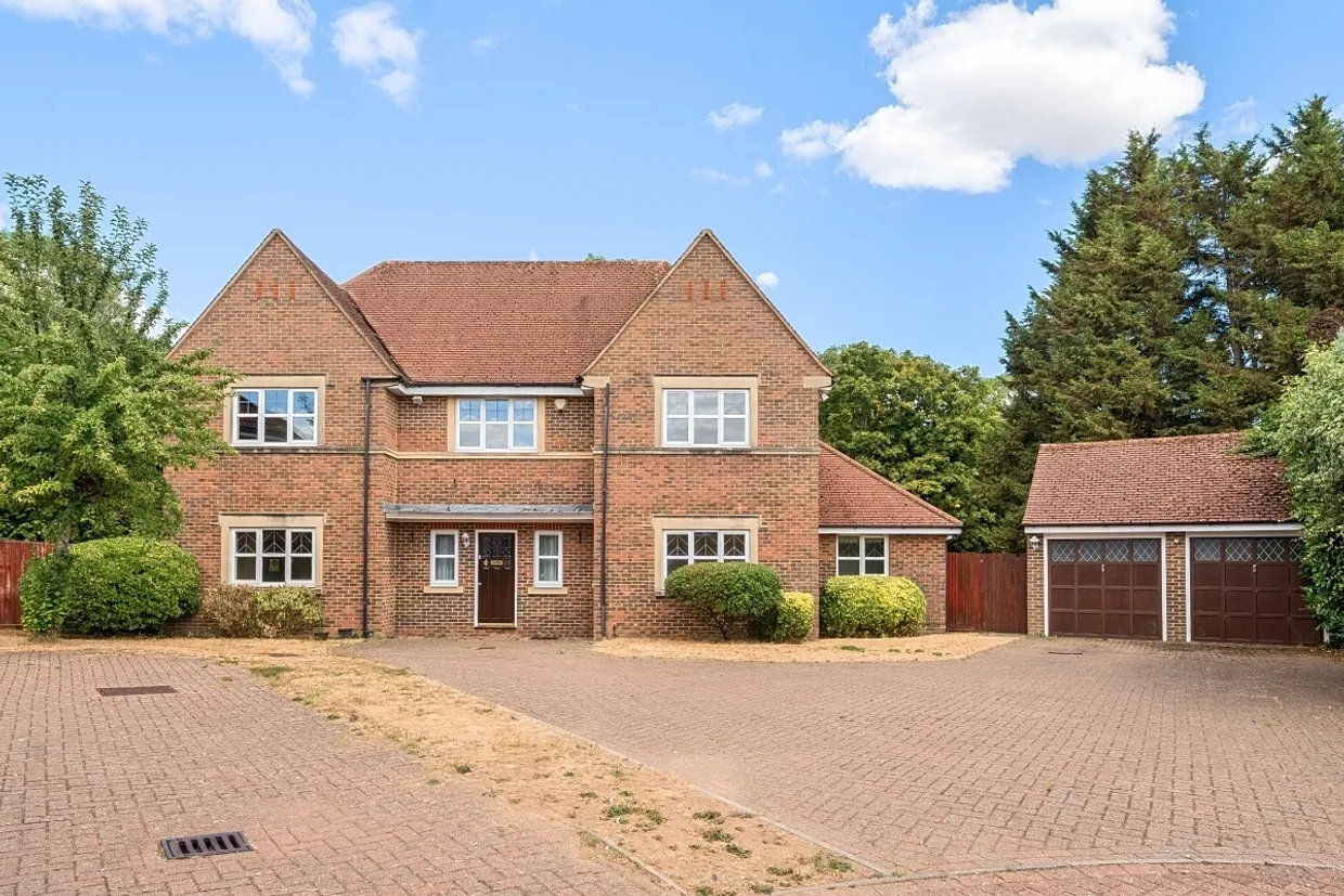 Heathside Place, Epsom KT18 photo 1