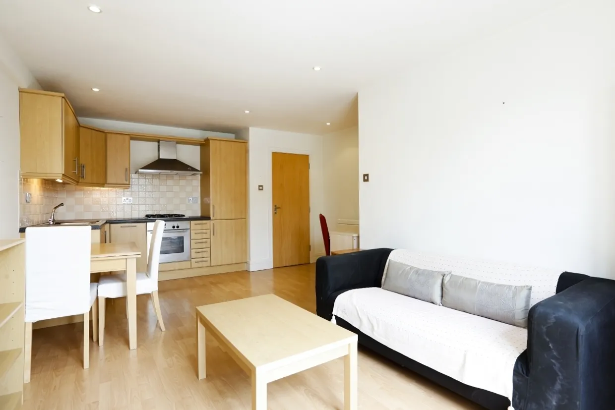 Roehampton High Street, SW15 photo 2