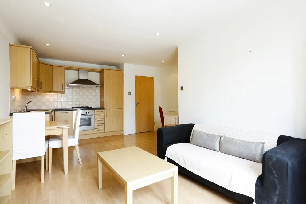 Roehampton High Street, SW15 photo 2