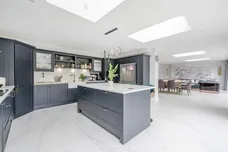 Elm Gardens, Esher KT10 photo 2