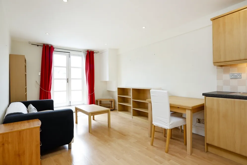 Roehampton High Street, SW15 photo 3