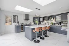 Elm Gardens, Esher KT10 photo 3