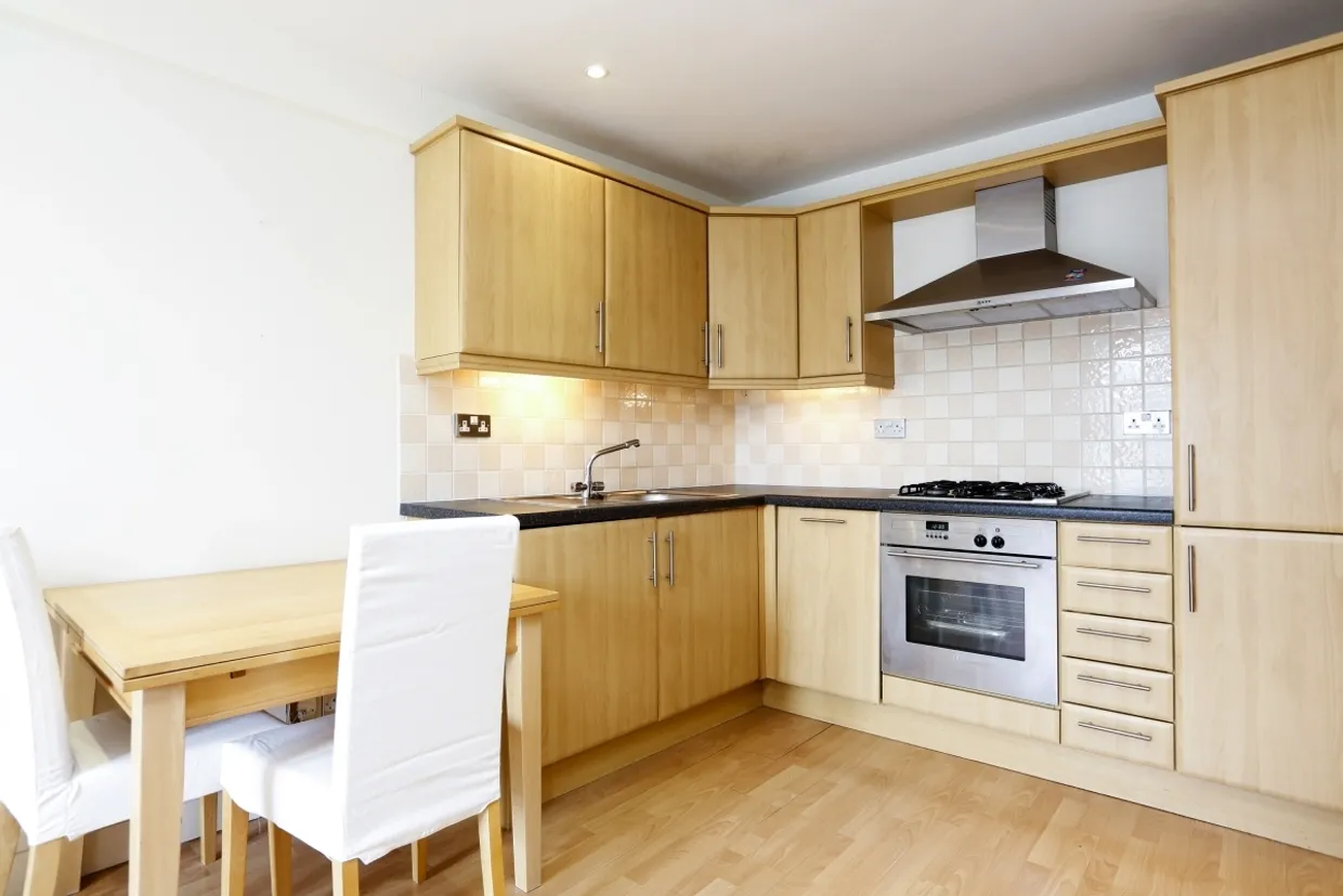 Roehampton High Street, SW15 photo 4