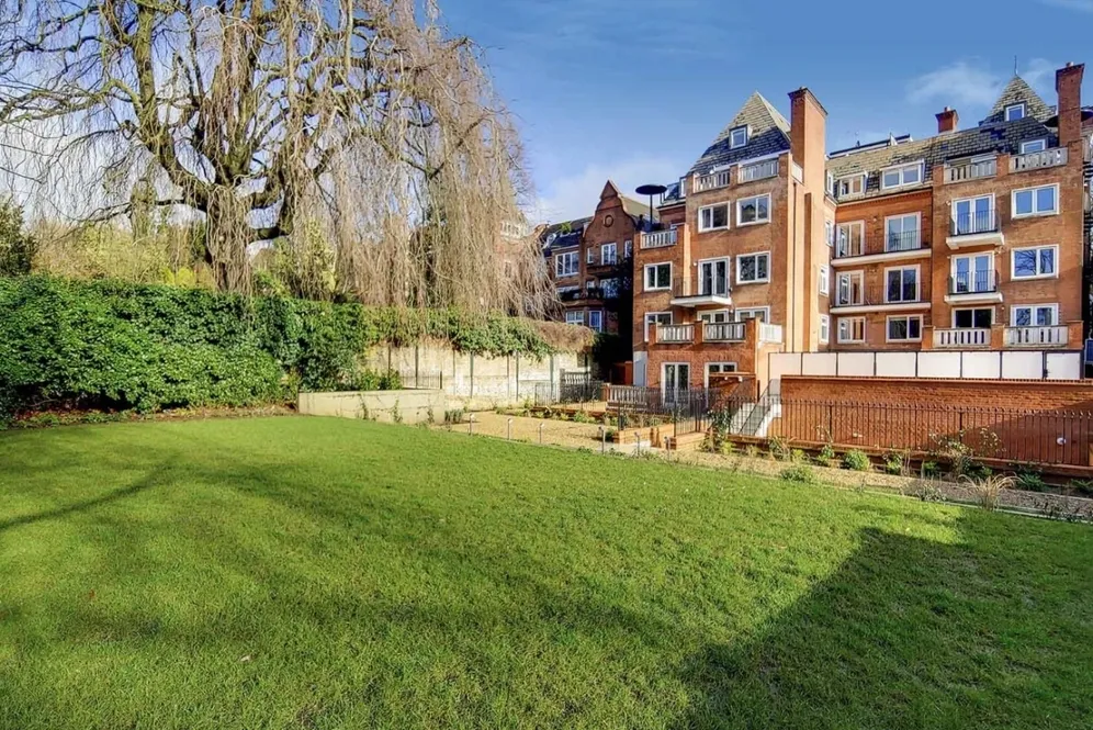 Fitzjohns Avenue London NW3 photo 4