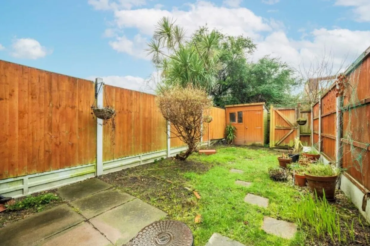 Aspen Close Ealing W5 photo 5