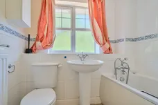 Heathside Place, Epsom KT18 photo 9
