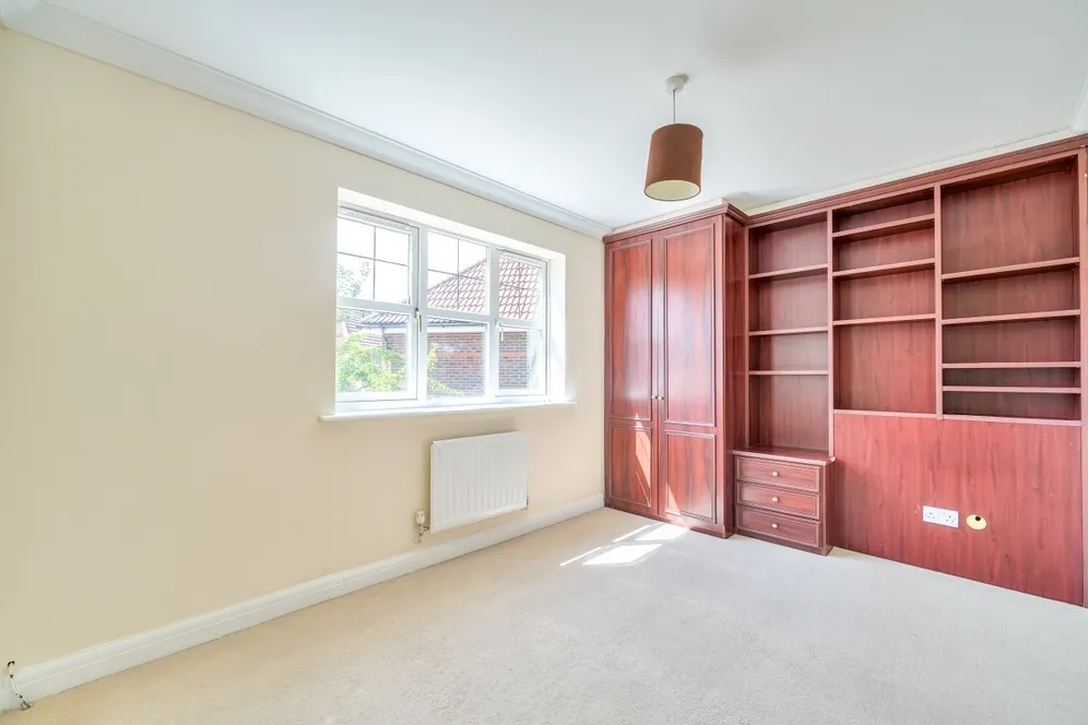Heathside Place, Epsom KT18 photo 10