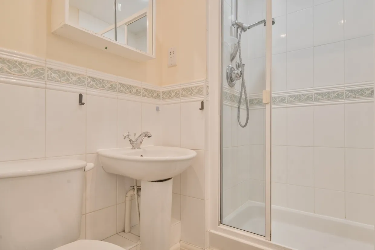 Heathside Place, Epsom KT18 photo 11