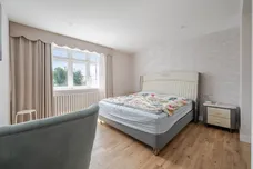 Elm Gardens, Esher KT10 photo 12