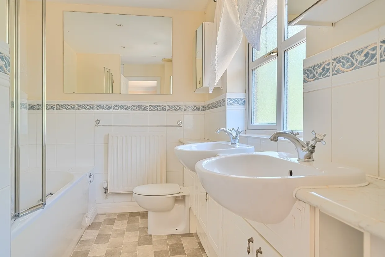 Heathside Place, Epsom KT18 photo 13