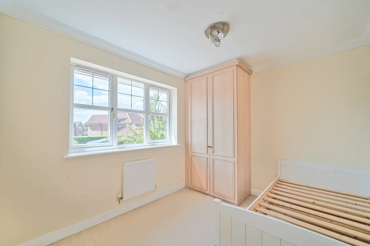 Heathside Place, Epsom KT18 photo 14