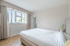 Elm Gardens, Esher KT10 photo 16