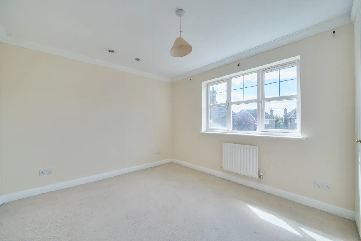 Heathside Place, Epsom KT18 photo 16