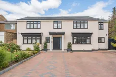 Elm Gardens, Esher KT10 photo 22