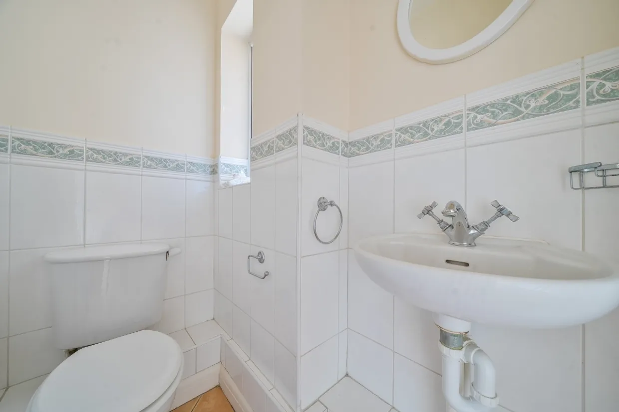 Heathside Place, Epsom KT18 photo 22