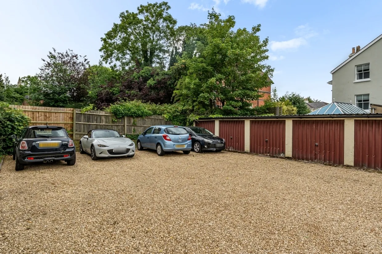 Overton Park Road Cheltenham GL50 photo 24