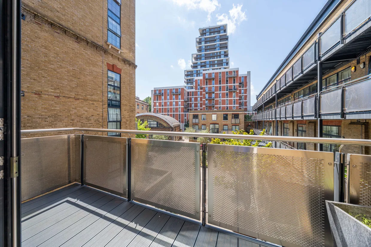 112 York Road, London, SW11 photo 2