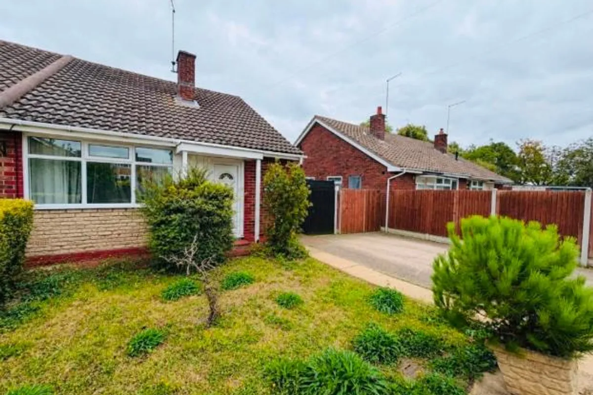 6 Rowe Avenue, Orton Longueville, PETERBOROUGH