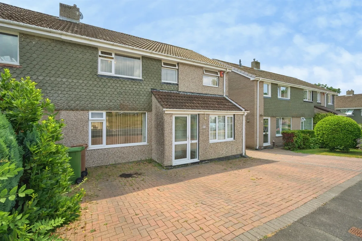 Brook Close, Plympton