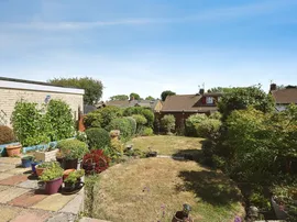 Paddock Gardens, Polegate thumb 2