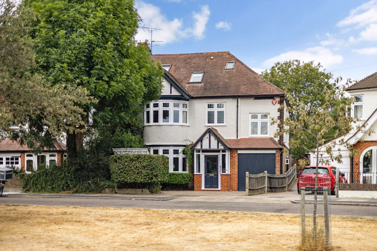 Wellesley Crescent, Twickenham, TW2 photo 1