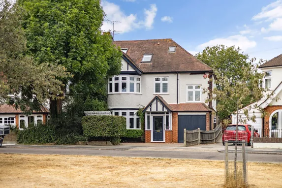 Wellesley Crescent, Twickenham, TW2