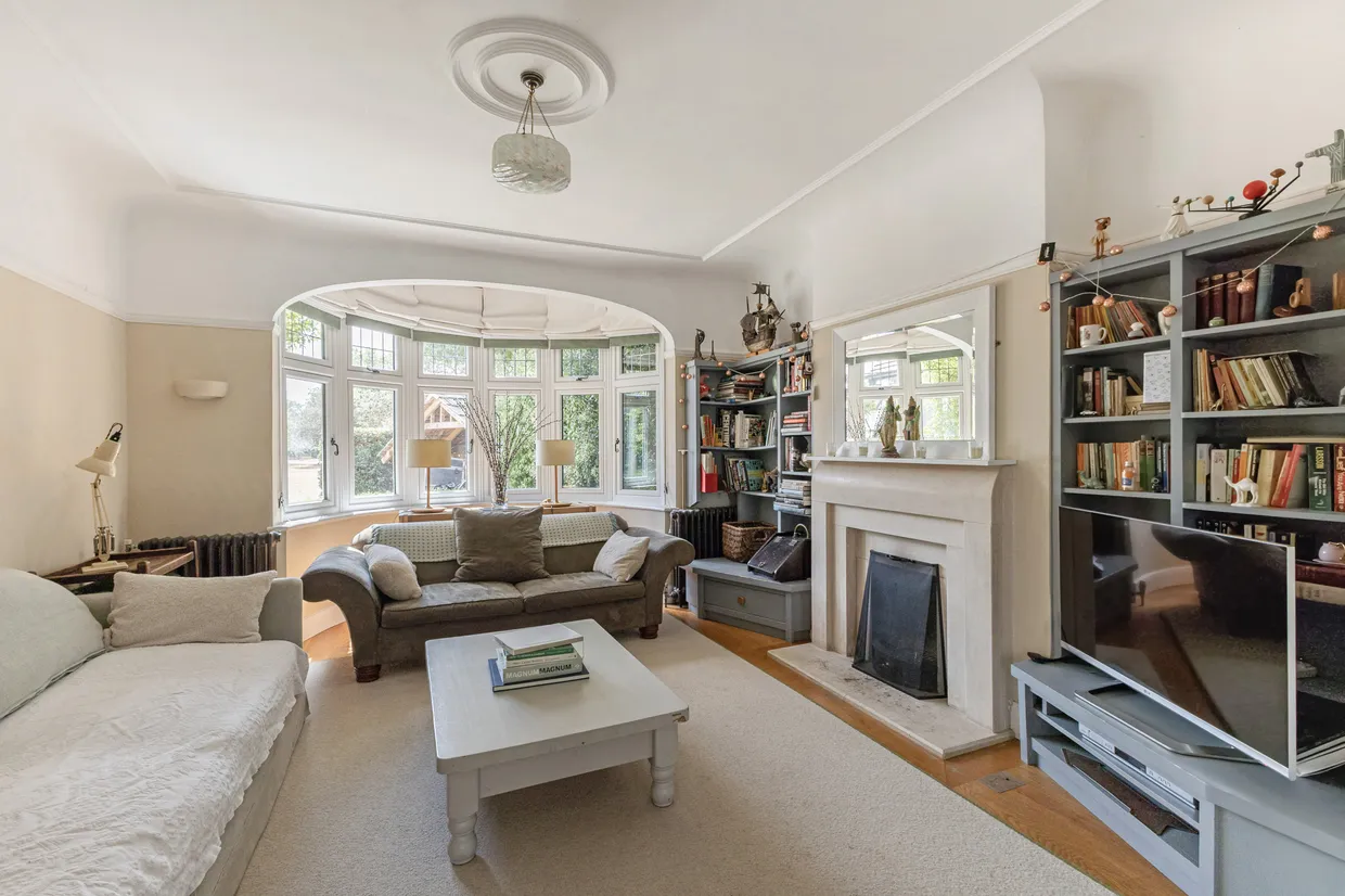 Wellesley Crescent, Twickenham, TW2 photo 2
