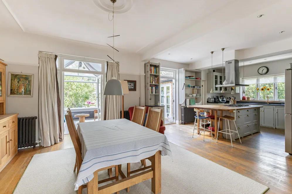 Wellesley Crescent, Twickenham, TW2 photo 3