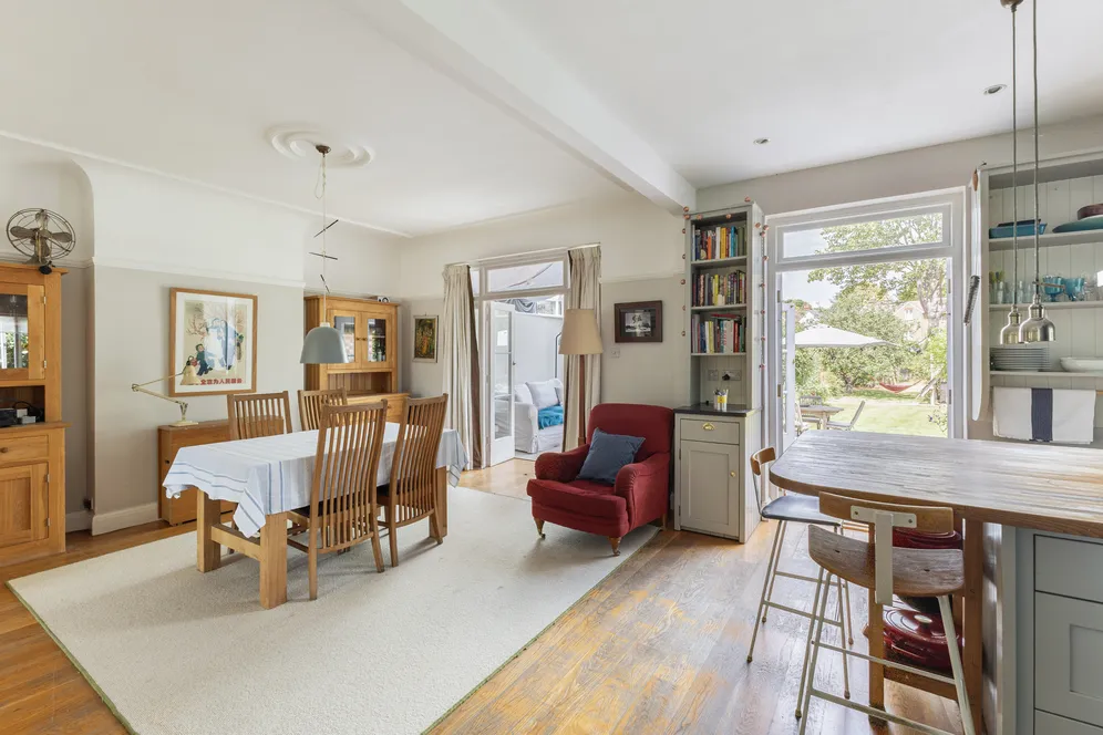 Wellesley Crescent, Twickenham, TW2 photo 5