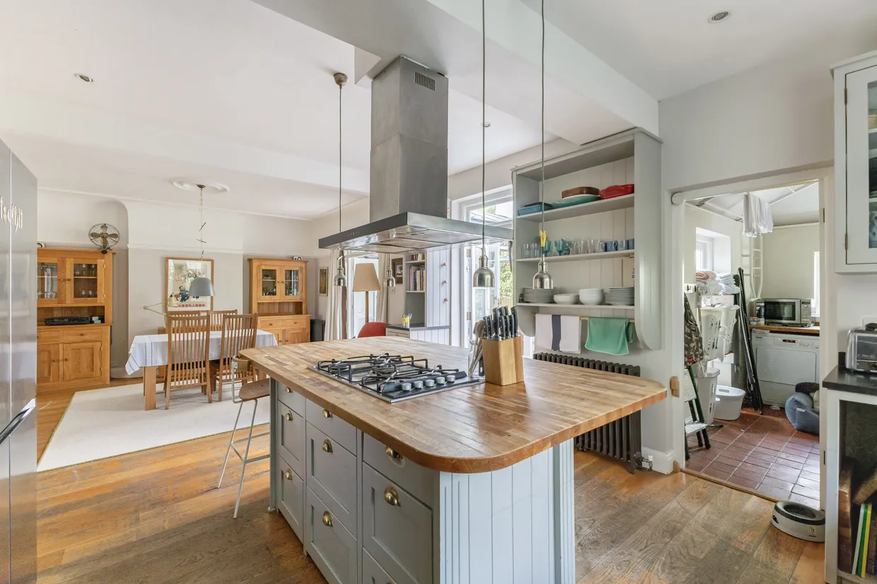 Wellesley Crescent, Twickenham, TW2 photo 6