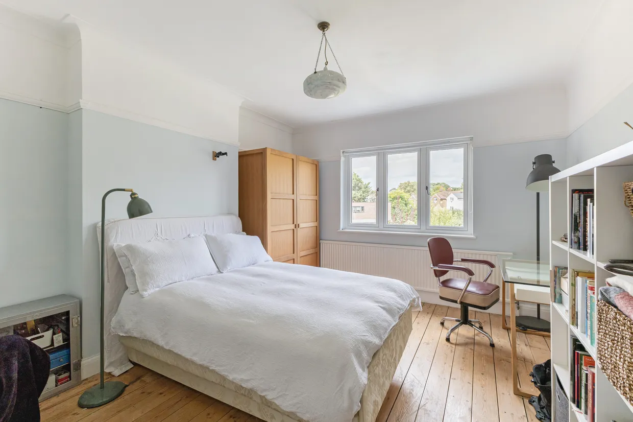 Wellesley Crescent, Twickenham, TW2 photo 8