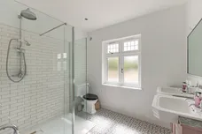 Wellesley Crescent, Twickenham, TW2 photo 10