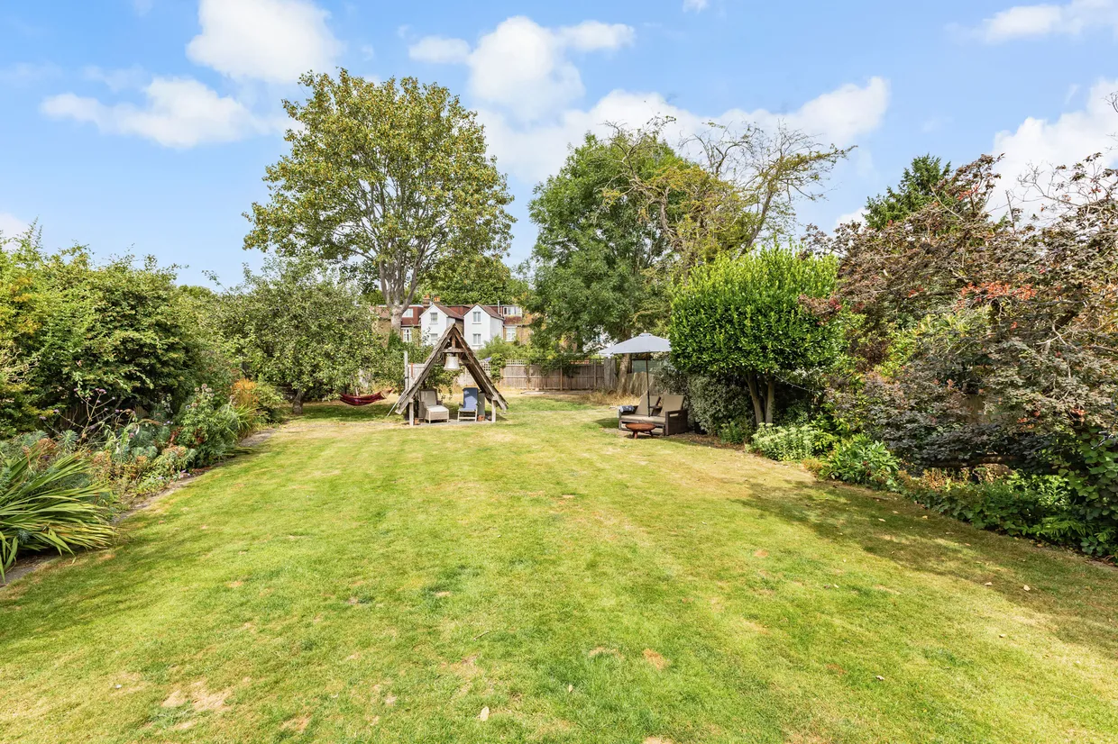 Wellesley Crescent, Twickenham, TW2 photo 15