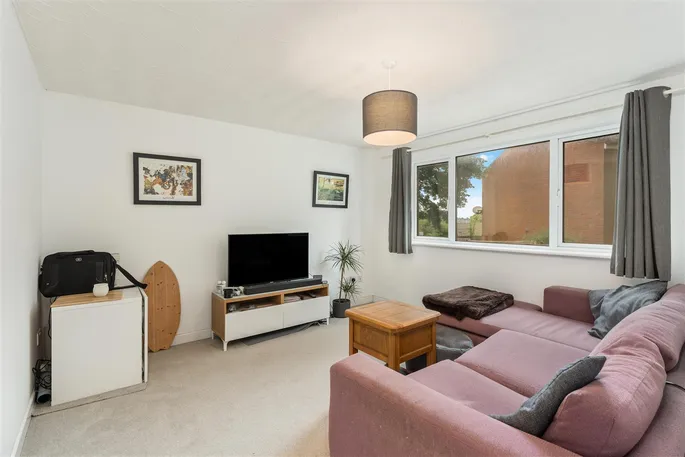 Property carousel image 3
