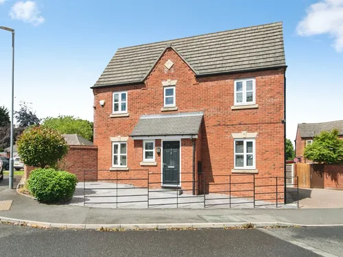 Guardians Close, Tiptonphoto