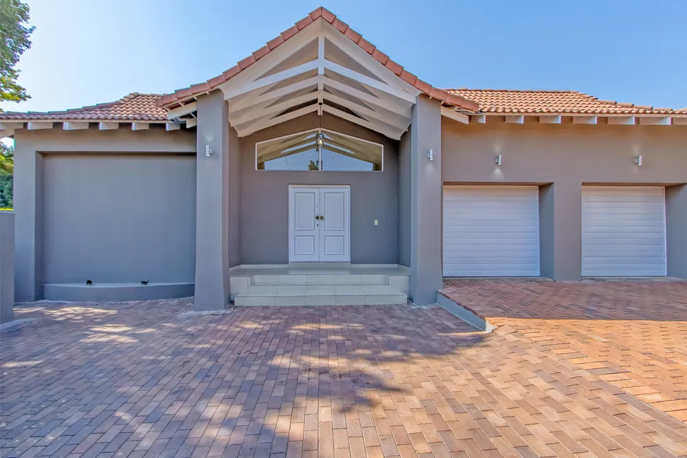 View image gallery of South Africa, Gauteng, Fourways Gardens