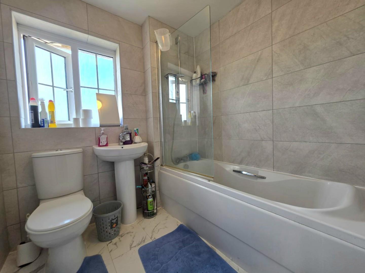 Mayfly Road, Northampton Image 12