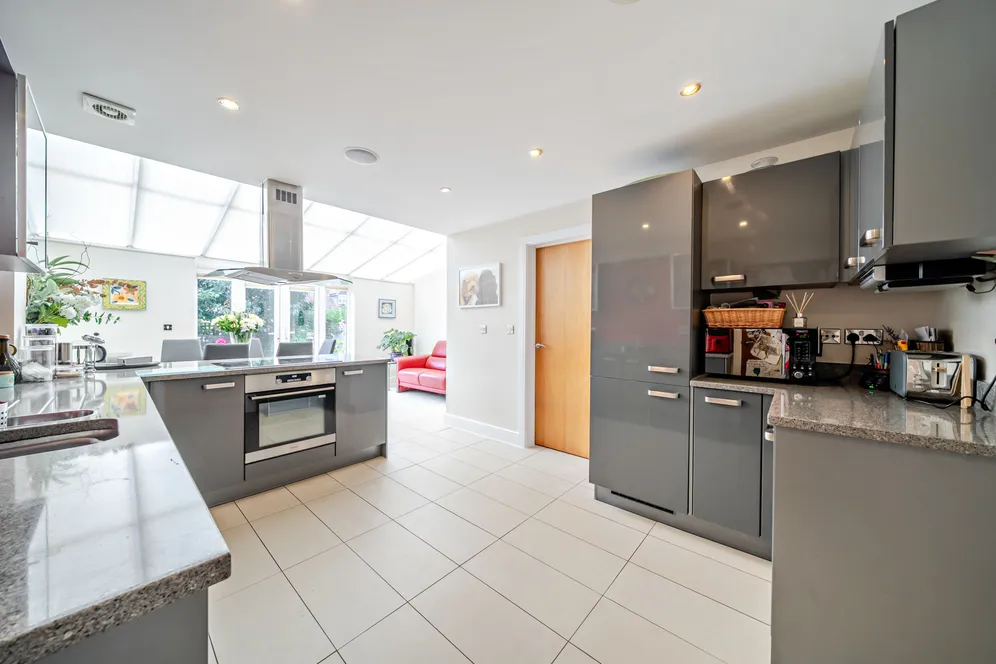 Newbery Close, Caterham, CR3 photo 2