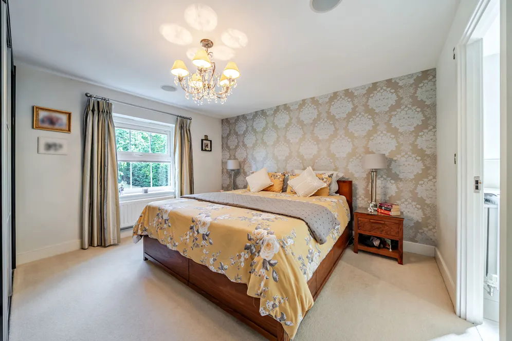 Newbery Close, Caterham, CR3 photo 6