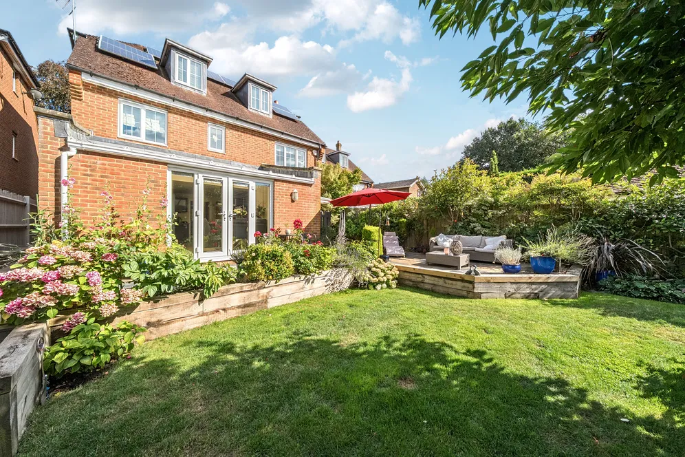 Newbery Close, Caterham, CR3 photo 8