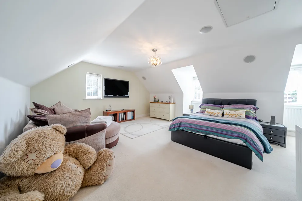 Newbery Close, Caterham, CR3 photo 12