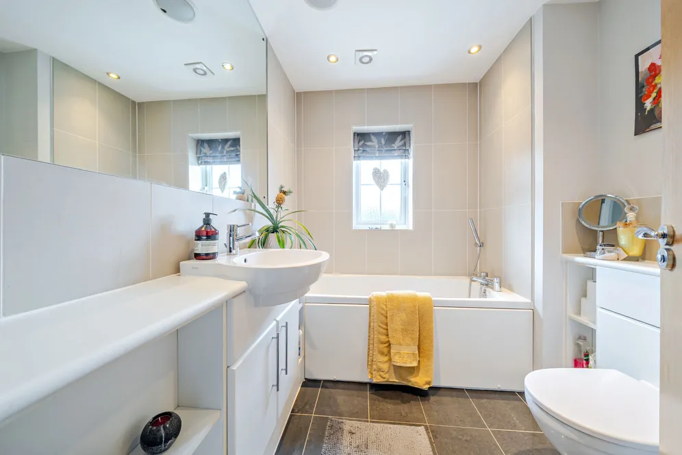 Newbery Close, Caterham, CR3 photo 14