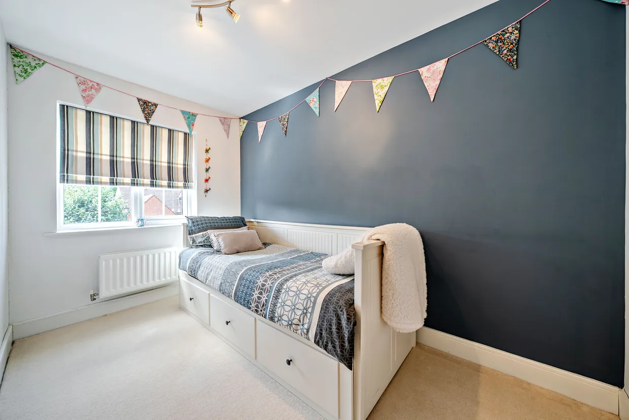 Newbery Close, Caterham, CR3 photo 15