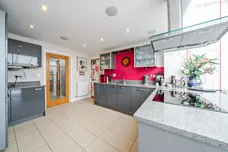 Newbery Close, Caterham, CR3 photo 17