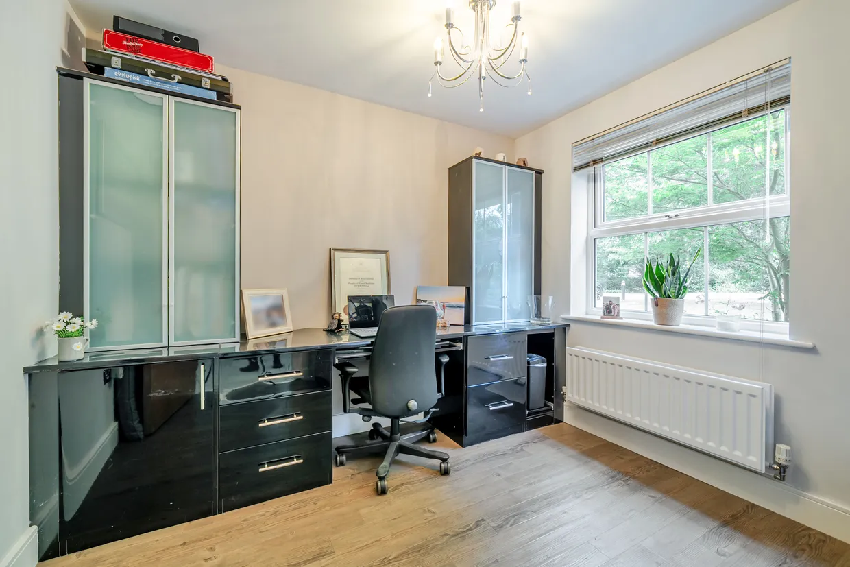 Newbery Close, Caterham, CR3 photo 18