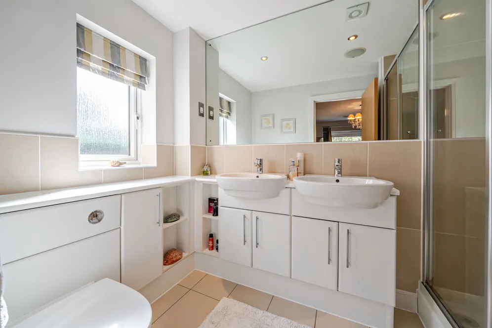Newbery Close, Caterham, CR3 photo 19