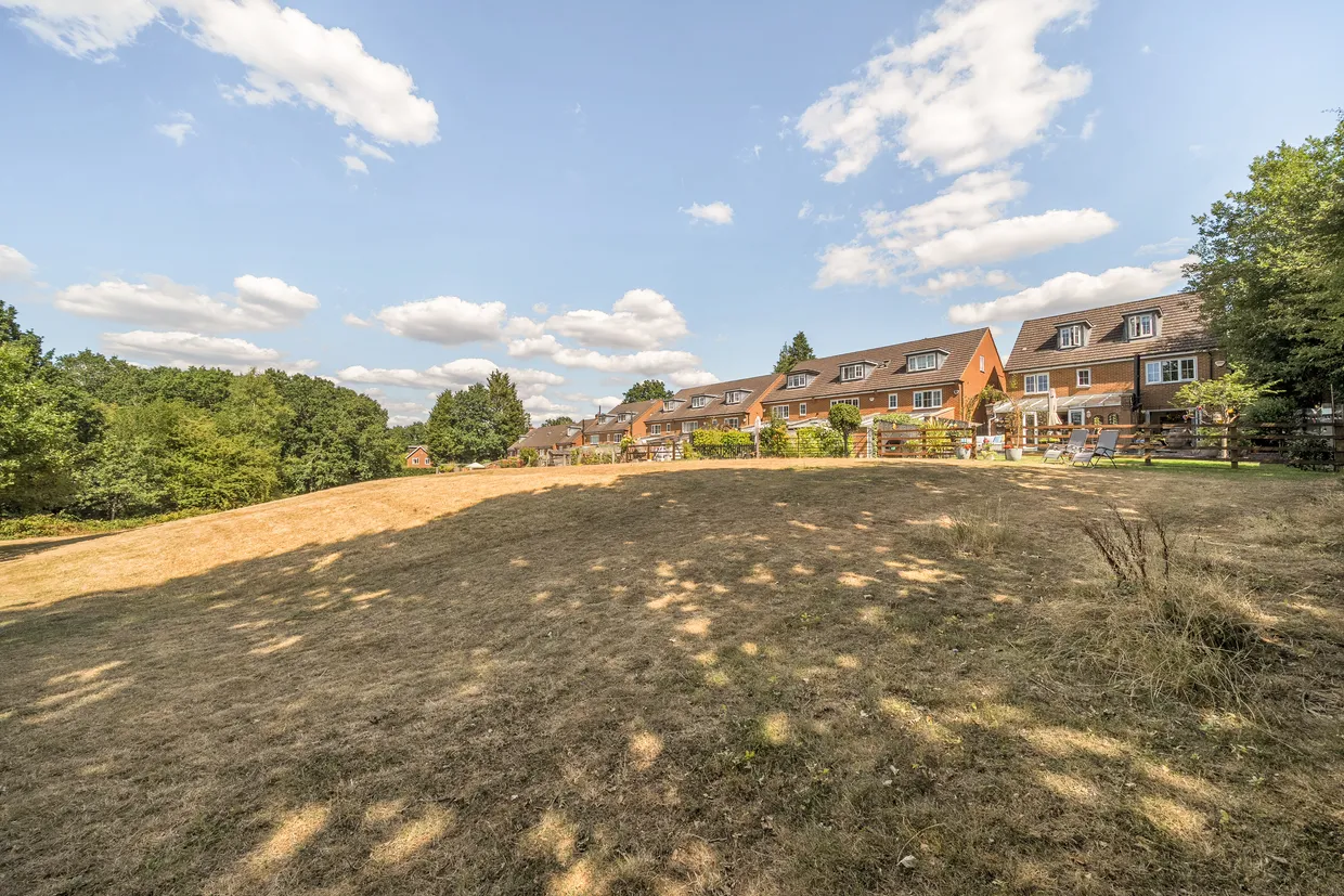 Newbery Close, Caterham, CR3 photo 21