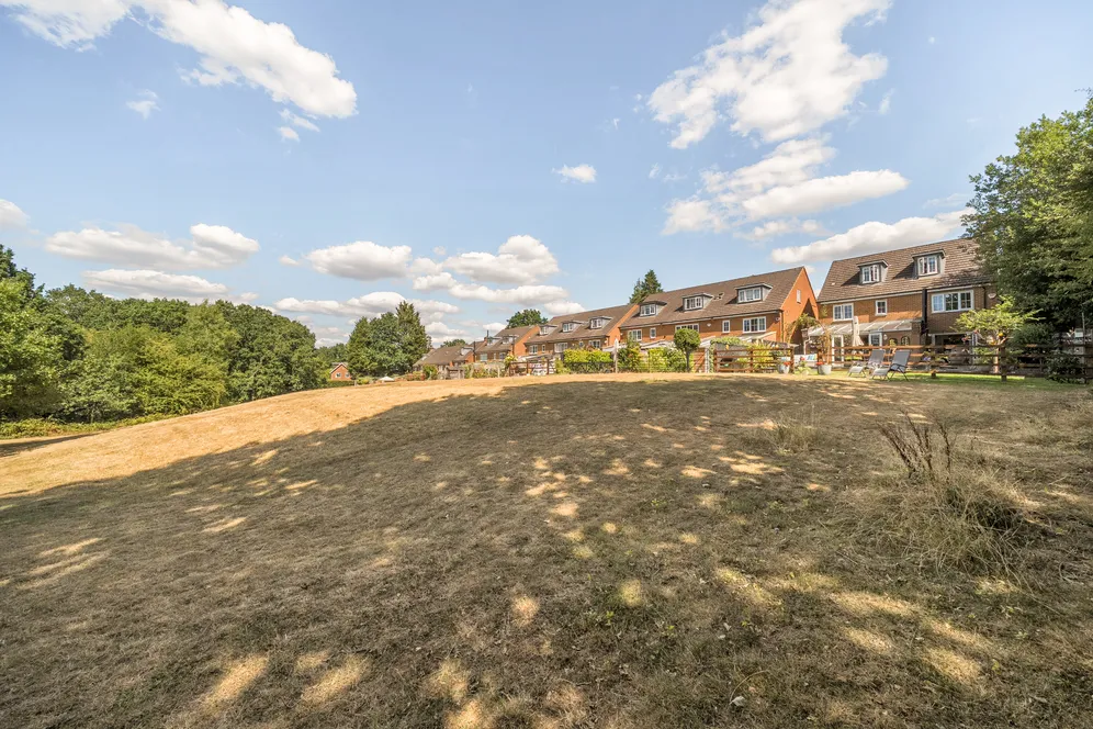 Newbery Close, Caterham, CR3 photo 21
